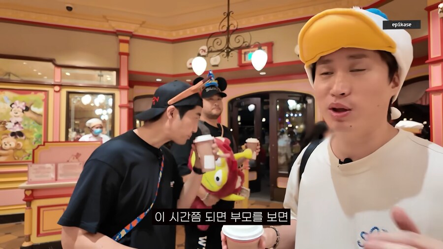 놀이공원에서 볼수있는 가족의 모습_3.png