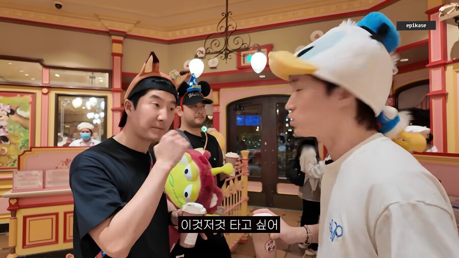 놀이공원에서 볼수있는 가족의 모습_5.png
