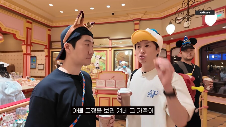 놀이공원에서 볼수있는 가족의 모습_8.png