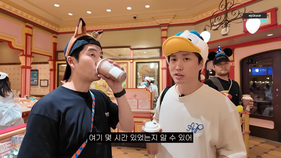 놀이공원에서 볼수있는 가족의 모습_9.png