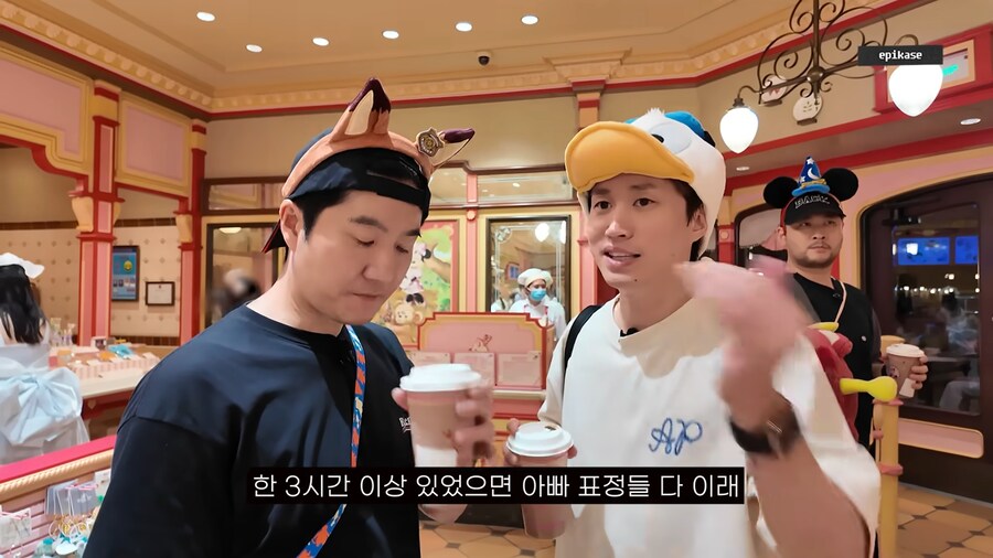 놀이공원에서 볼수있는 가족의 모습_10.png