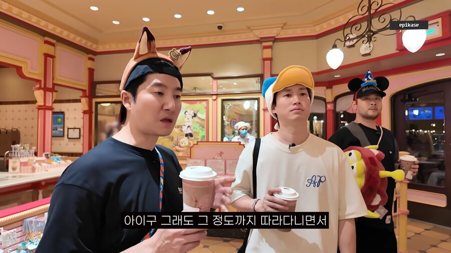 놀이공원에서 볼수있는 가족의 모습_12.png
