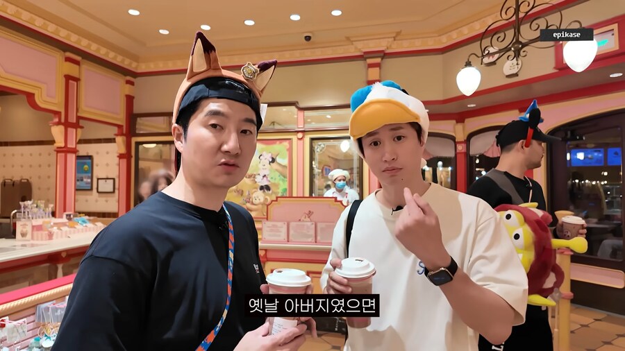 놀이공원에서 볼수있는 가족의 모습_15.png