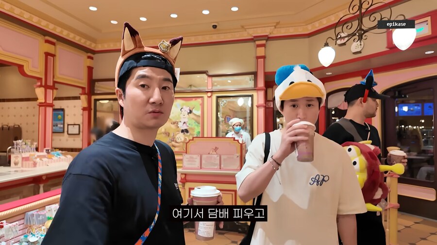 놀이공원에서 볼수있는 가족의 모습_16.png