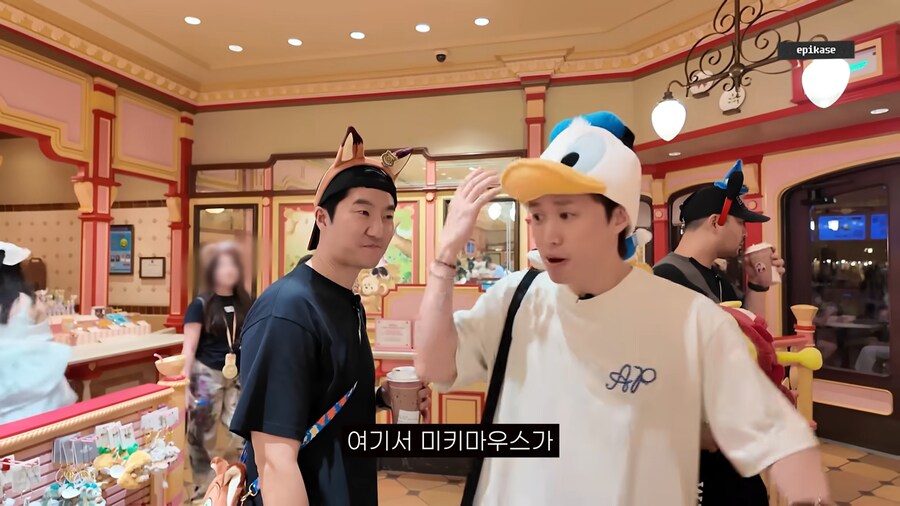 놀이공원에서 볼수있는 가족의 모습_19.png