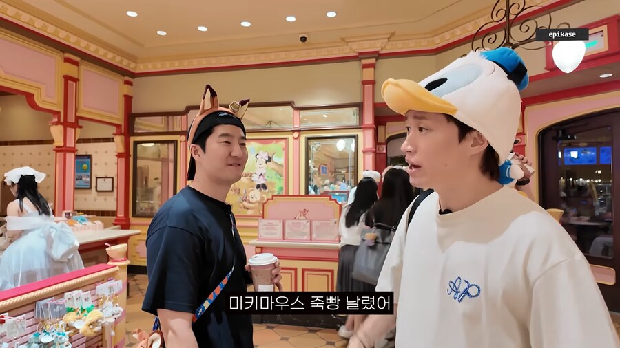 놀이공원에서 볼수있는 가족의 모습_21.png