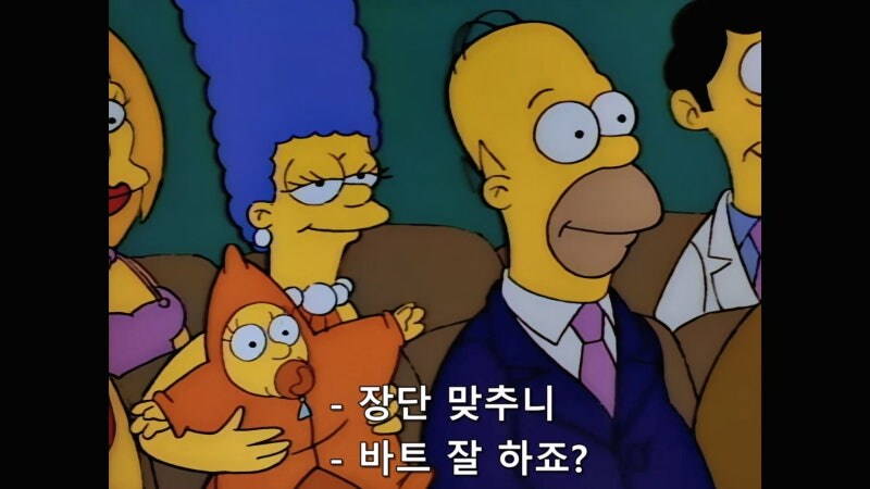 아들이 목을 붙잡혀서 끌려나가는데 별 관심이 없는 아버지_7.jpg