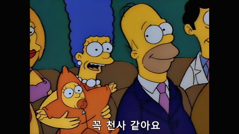 아들이 목을 붙잡혀서 끌려나가는데 별 관심이 없는 아버지_8.jpg