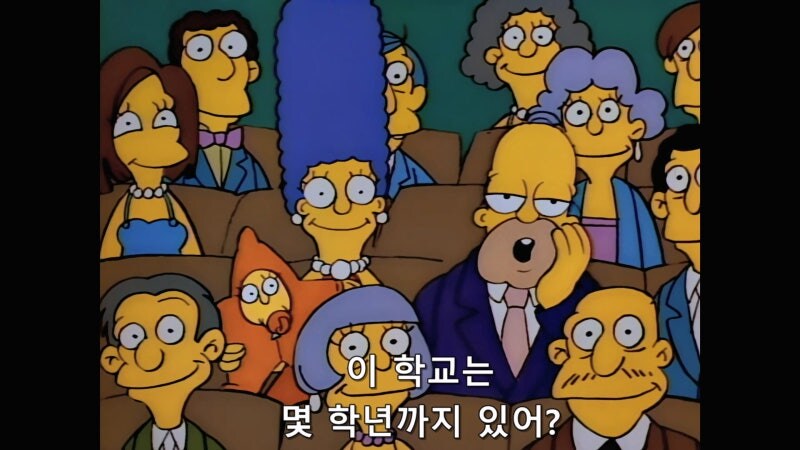 아들이 목을 붙잡혀서 끌려나가는데 별 관심이 없는 아버지_17.jpg