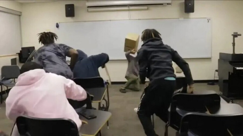 Q. 1800년대에 가장 많이 팔린 물건이 뭐죠?_4.jpg