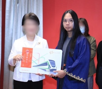 지하철 묻지마 칼부림에서 범인을 잡은 위인 레전드 jpg_4.jpg