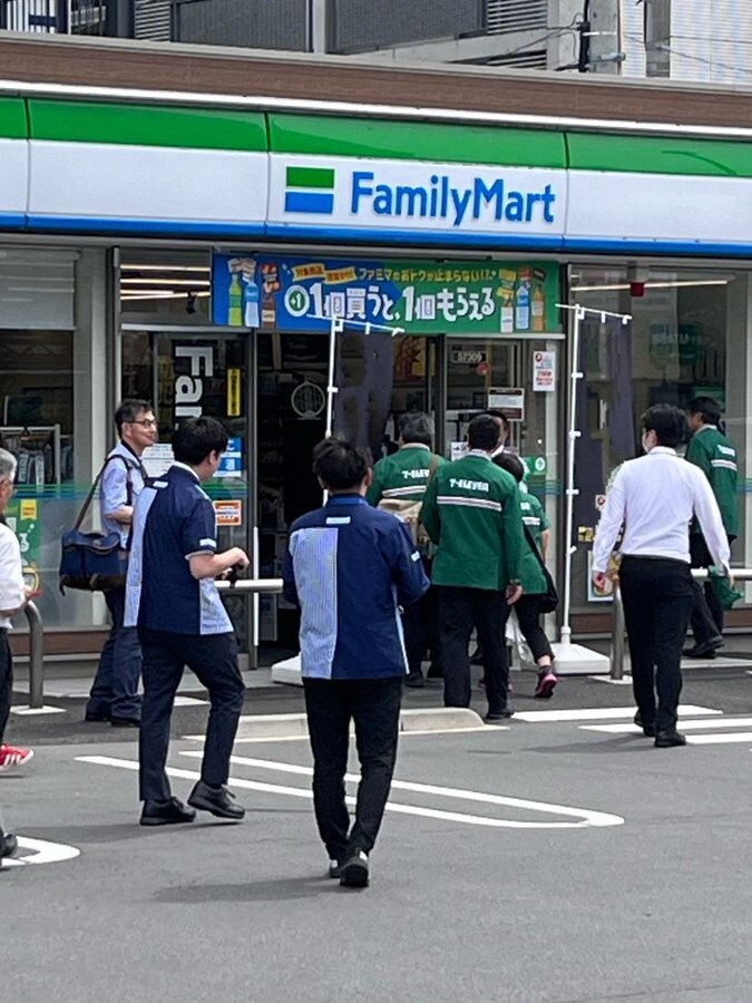 무슨일인지는 몰라도 엄청나게 재밋는 일인건 분명함_1.jpg
