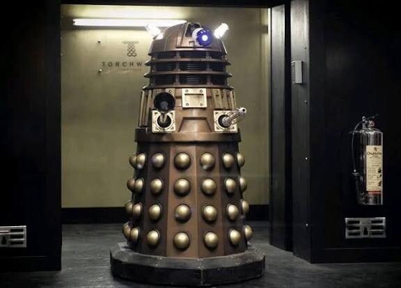 야 얘가 스타워즈에 나오는 R2D2 맞지?_1.jpg