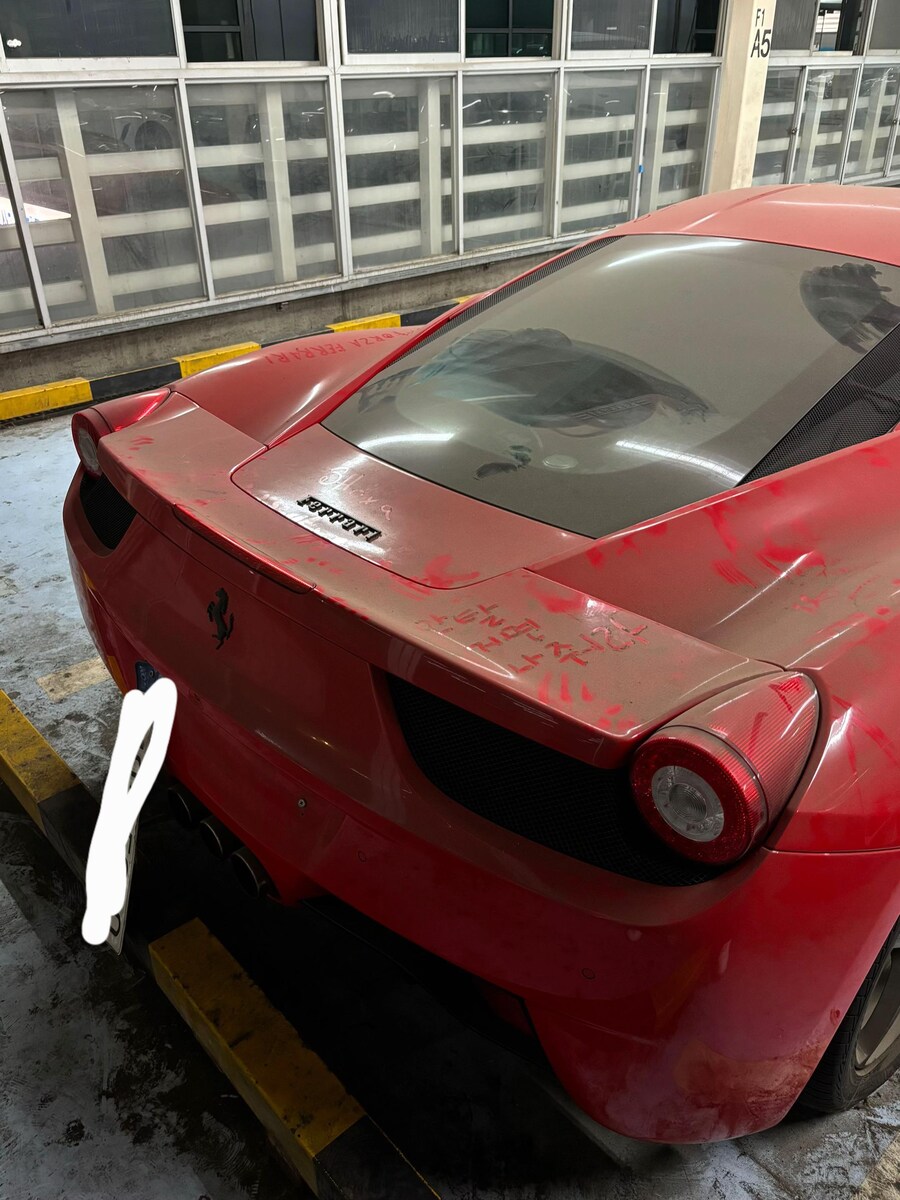 방치된 슈퍼카들_4.jpg