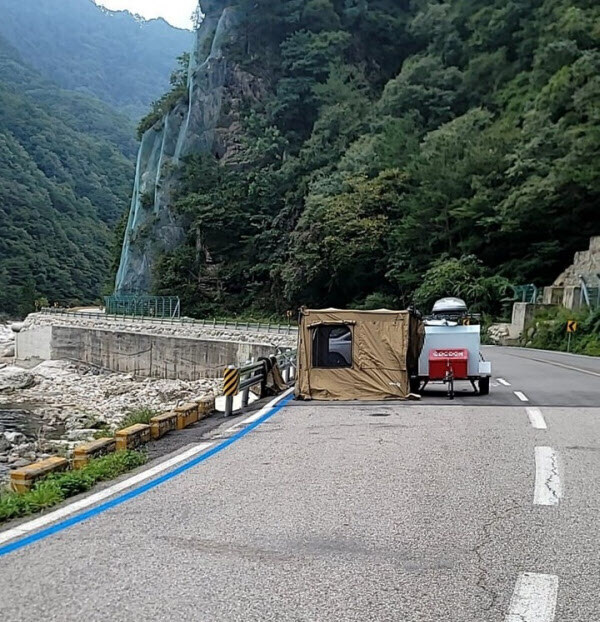 한때 인터넷을 달군 신박한 차박 캠핑_2.jpg