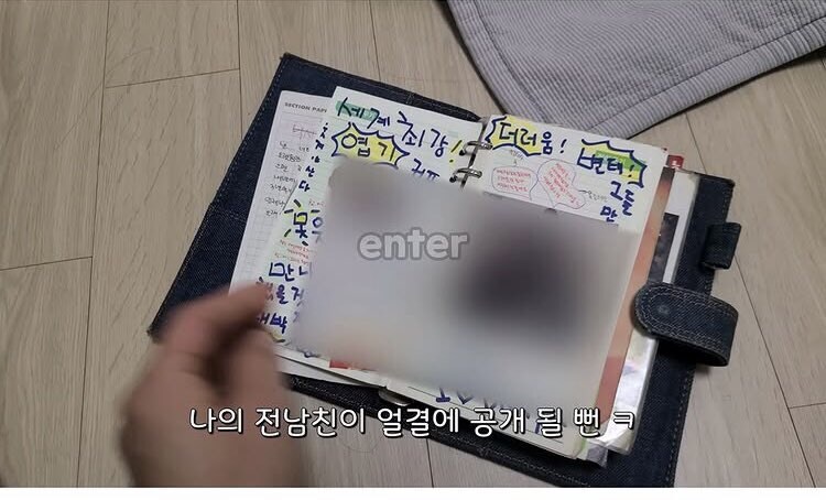 전여친의 브이로그에서 오래전 연애가 들통난 배우_1.jpg