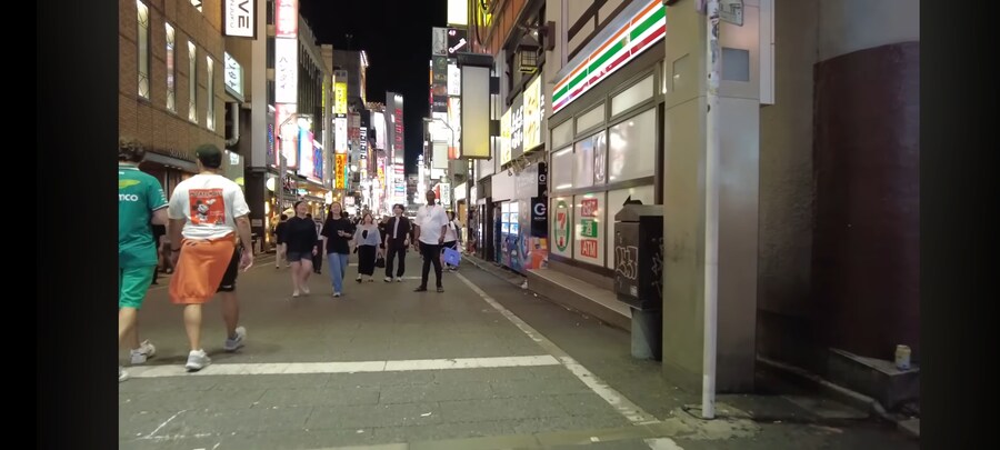 일본 카부키쵸 거리 영상 보는데 겁나 정겹네 ㅋㅋㅋㅋㅋ_3.jpg