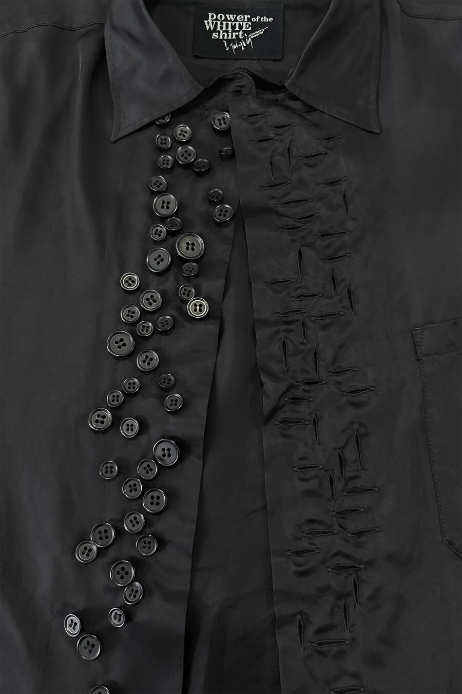 많은 단추를 잠궈야하는 옷_2.jpg