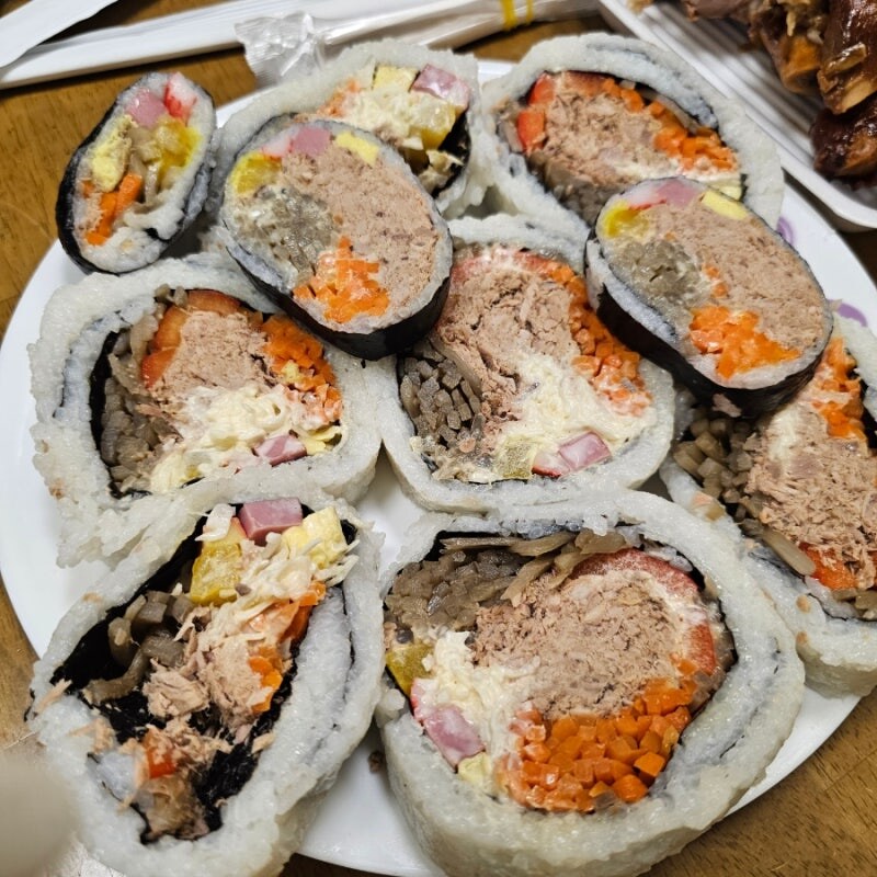 호불호 갈리는 9천원 참치김밥_3.jpg
