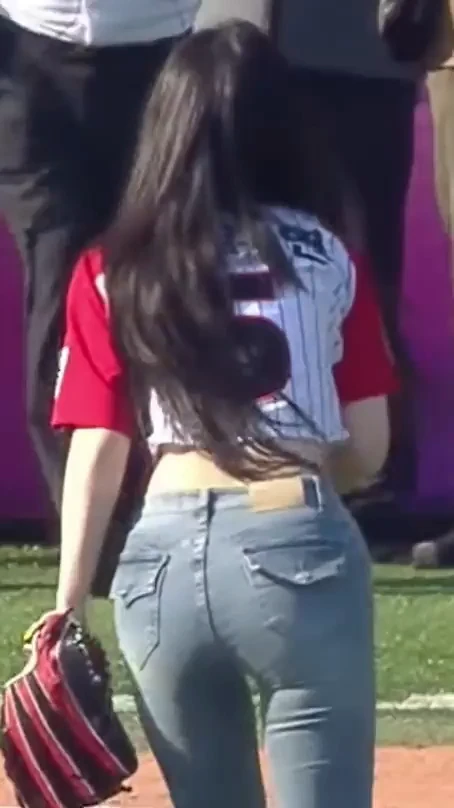 반도의 02년생 아이돌 gif_1.webp