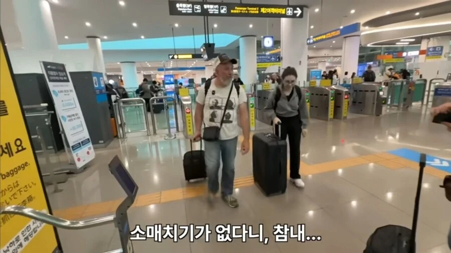 한국 처음 온 이탈리아 아재가 지하철에서 보고 놀란것_12.webp