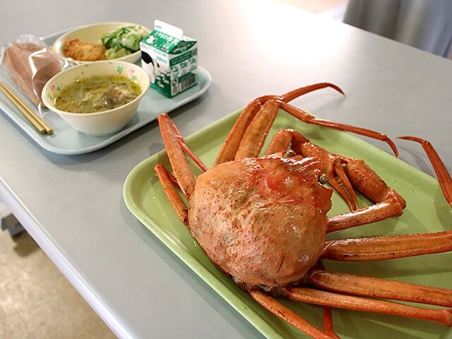 일본 지방 초등학교에서 매년 이맘때 나오는 특별급식_1.jpg