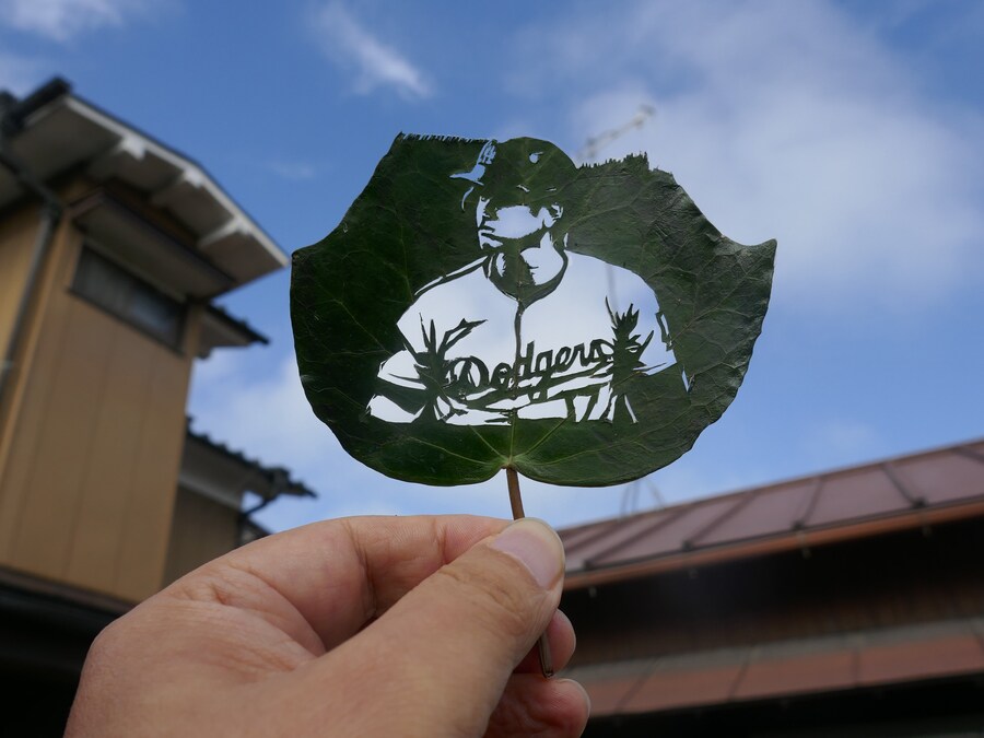 나뭇잎 잘라 그림 그리는 아트_1.jpg