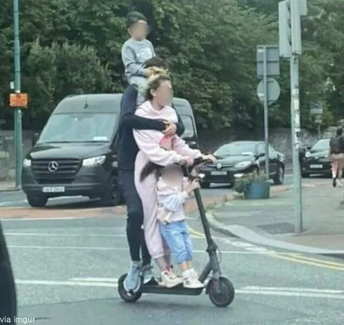 가족이 함께하는 킥보드_1.webp