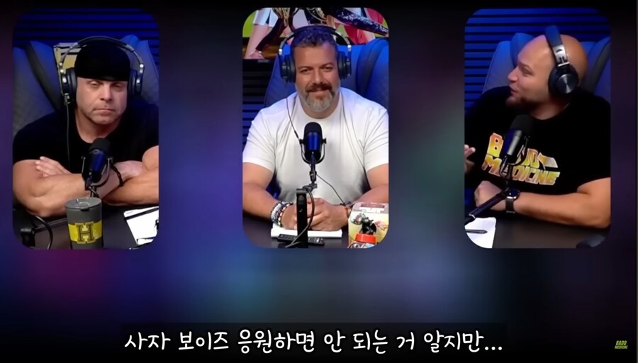 케데헌 유어 아이돌 리액션 하는 근육 마초 아재들 짤_1.jpg