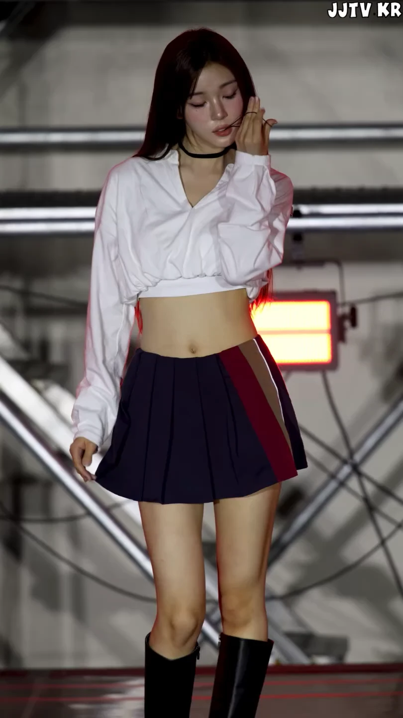 머리 묶는 슬렌더 아이돌 gif_2.webp