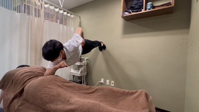 진짜 온힘을 다해서 누르는 마사지사.jpg_1.jpg