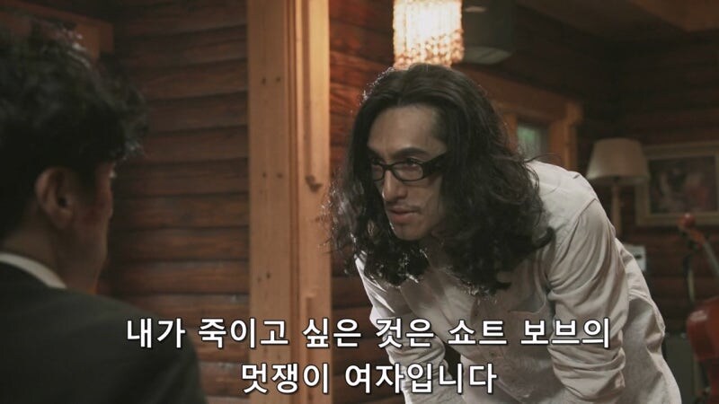 자기 딸과 아내를 죽인 살인마와 마주한 주인공_2.jpg
