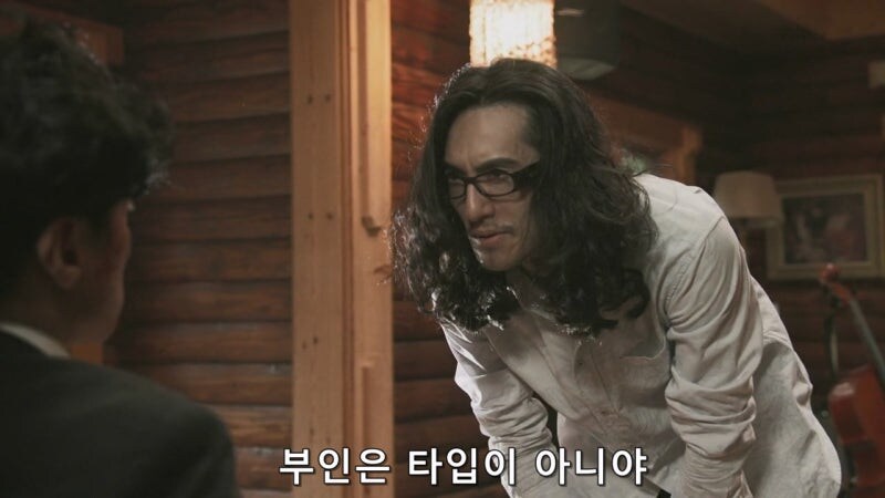자기 딸과 아내를 죽인 살인마와 마주한 주인공_3.jpg