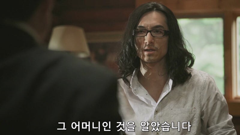 자기 딸과 아내를 죽인 살인마와 마주한 주인공_11.jpg