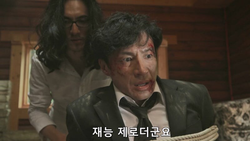 자기 딸과 아내를 죽인 살인마와 마주한 주인공_16.jpg