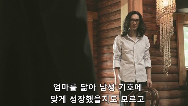 자기 딸과 아내를 죽인 살인마와 마주한 주인공_22.jpg