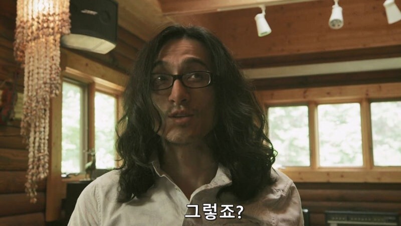 자기 딸과 아내를 죽인 살인마와 마주한 주인공_32.jpg