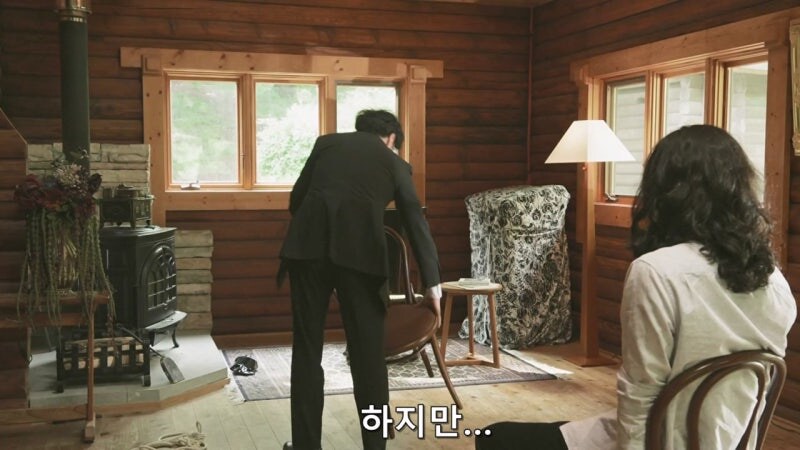 자기 딸과 아내를 죽인 살인마와 마주한 주인공_33.jpg
