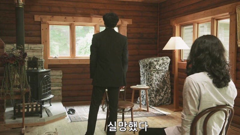 자기 딸과 아내를 죽인 살인마와 마주한 주인공_34.jpg