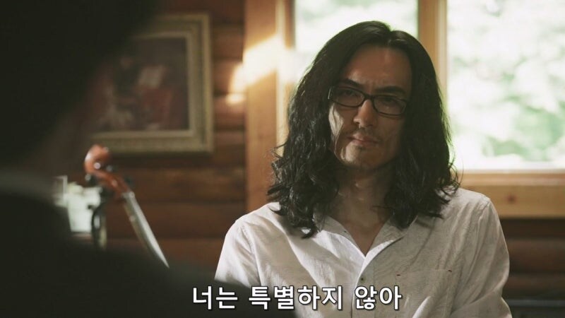 자기 딸과 아내를 죽인 살인마와 마주한 주인공_38.jpg
