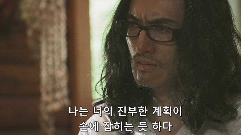 자기 딸과 아내를 죽인 살인마와 마주한 주인공_45.jpg