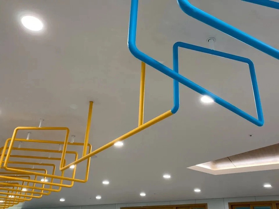 중학교에 설치한 철봉_3.webp