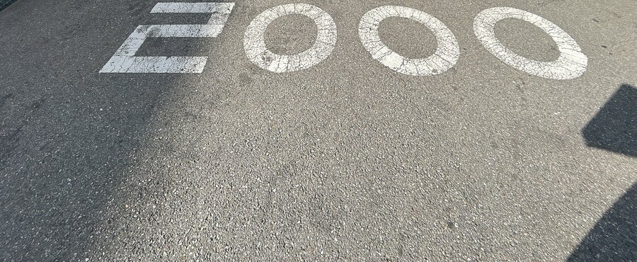 바닥에 2000이라고 적힌거 뭐야??_2.jpg