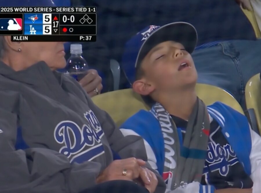 ??? : 이 비싼경기를 와서 자고 있네_1.png