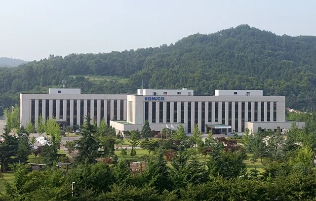 직원 월급을 자사상품으로 대납하는 악독기업.jpg_1.webp