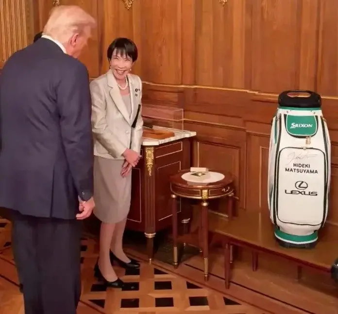 일본에서 선물받은 트럼프_1.webp