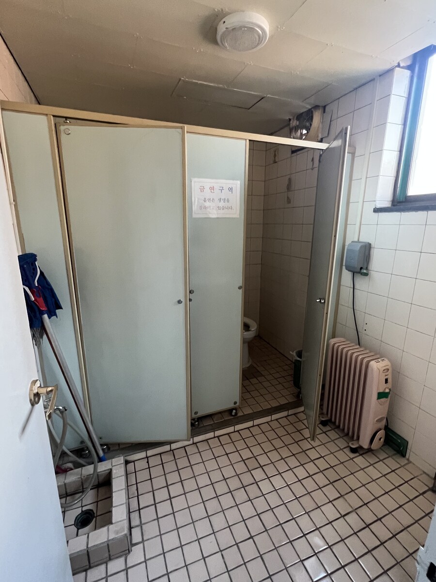 의외로 퇴사율에 큰 기여를 한다는 회사 시설.jpg_2.jpg