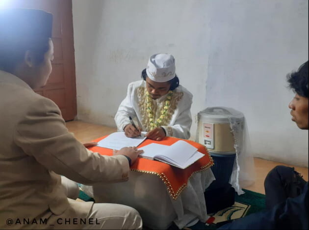 한결같이 맛있는 밥을 해주는 전기밥솥과 결혼한 남자_3.jpg