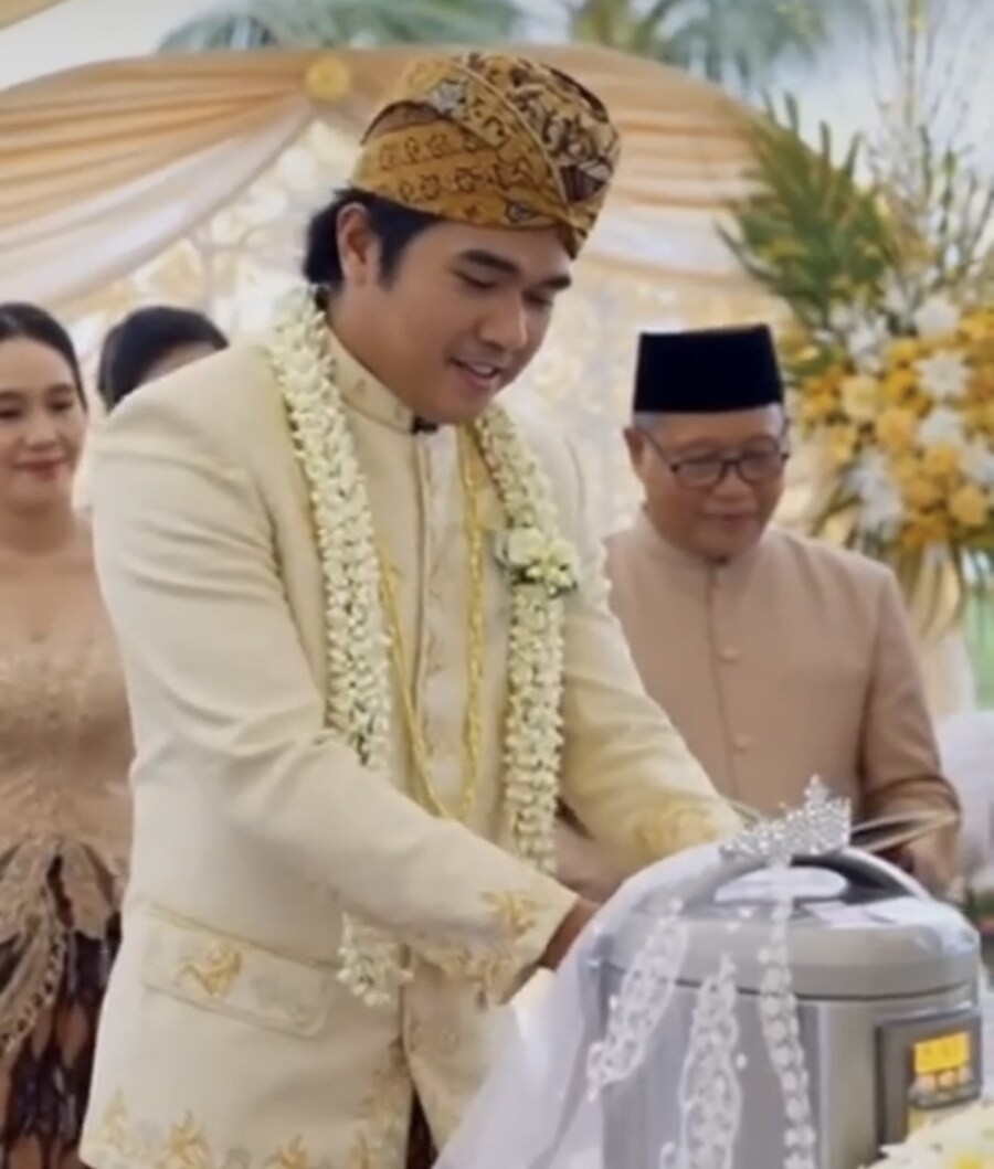 한결같이 맛있는 밥을 해주는 전기밥솥과 결혼한 남자_1.jpg