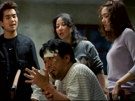 보험금을 타기 위해서 가족들이 사기를 치는 영화_11.jpg